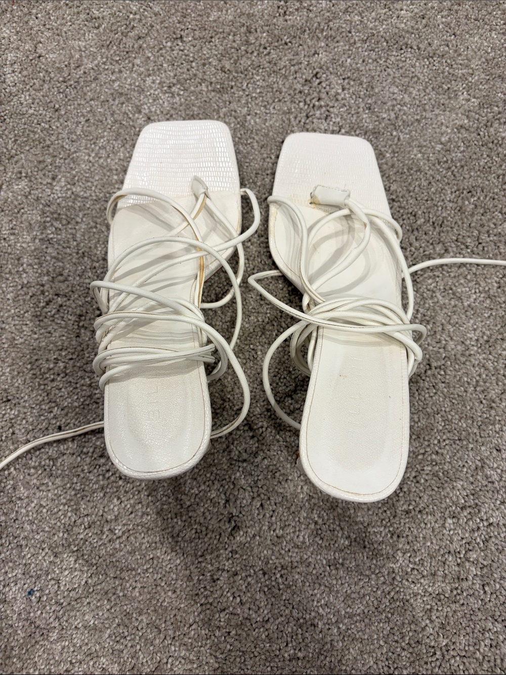 NWOT Billini Issa Heel in White - Picture 4 of 5